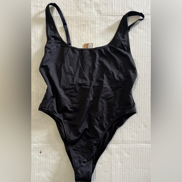 SKIMS Swim Skims Kim Kardashian Scoop Neck One Piece Bathing Suit